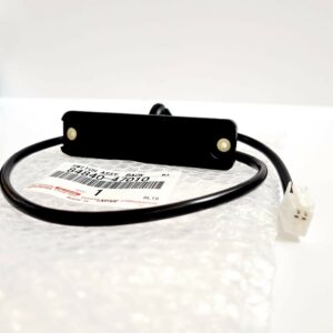 GENUINE TOYOTA PRIUS BOOT OPENER SWITCH TAILGATE ASSY 2004 TO 2009  84840-47010